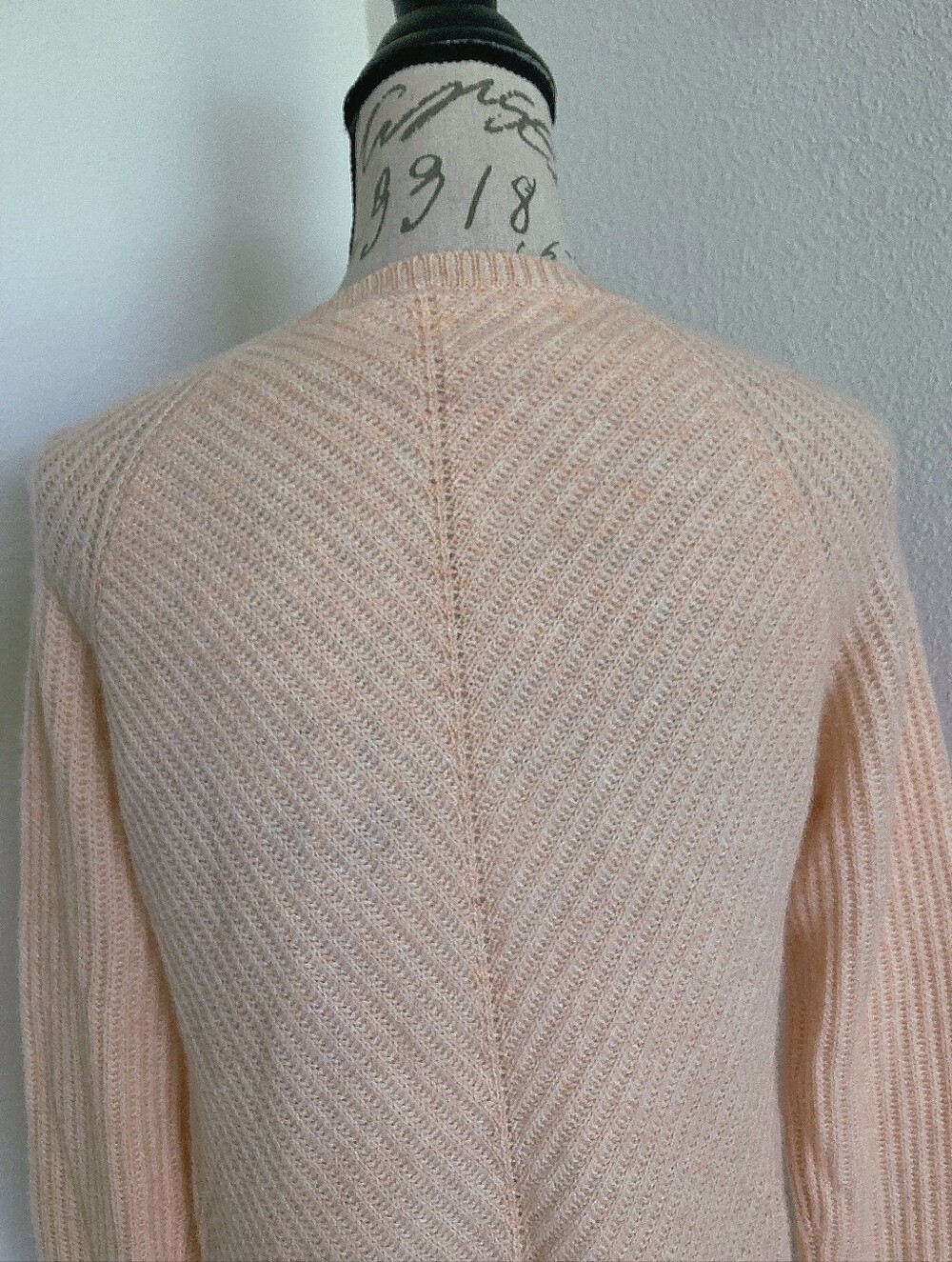 Moth Anthropologie 100% Cashmere V Neck knit Sweater S Pink Ribbed quiet luxury - Picture 12 of 17